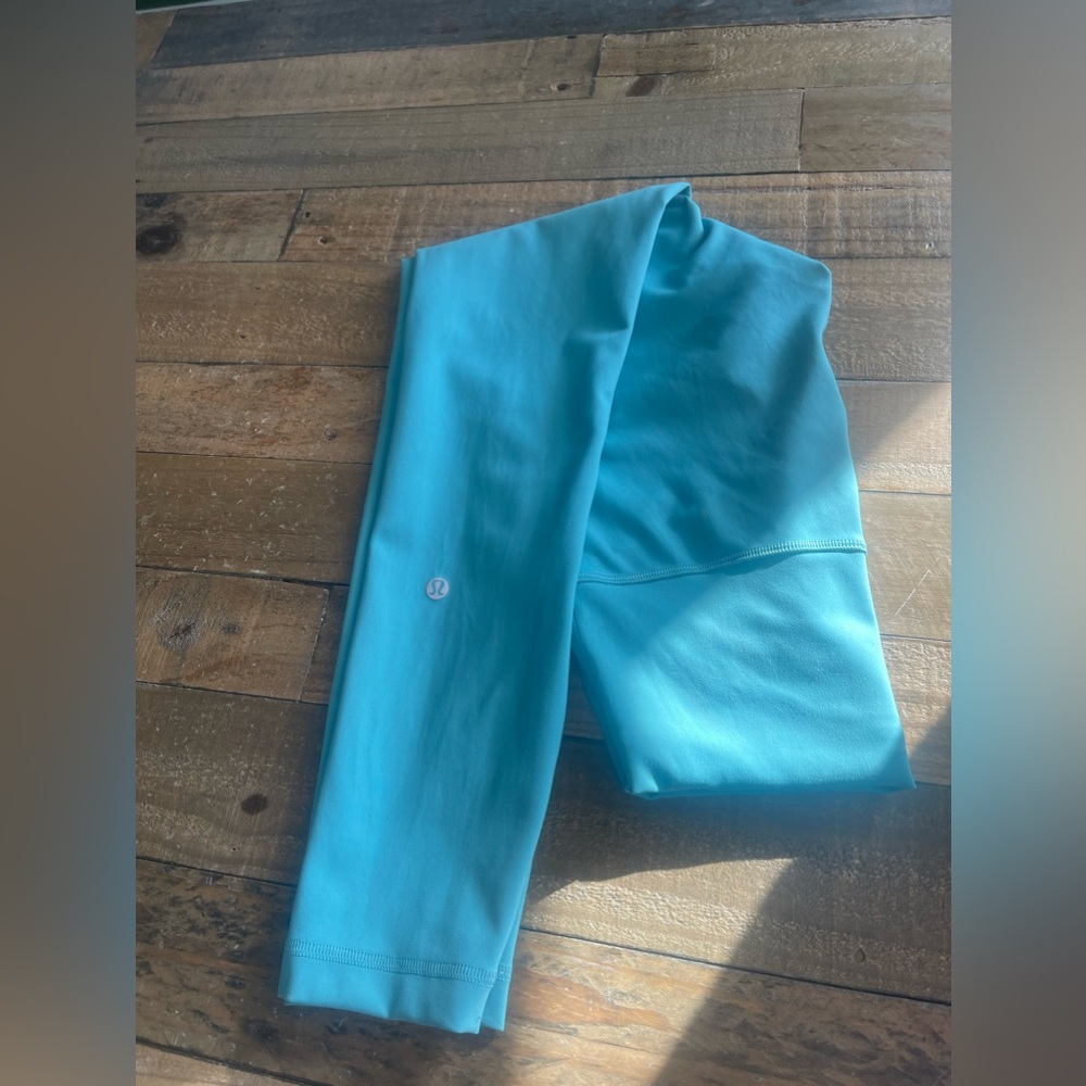 Lululemon Wunder Train 25” size 6 HR Leggings